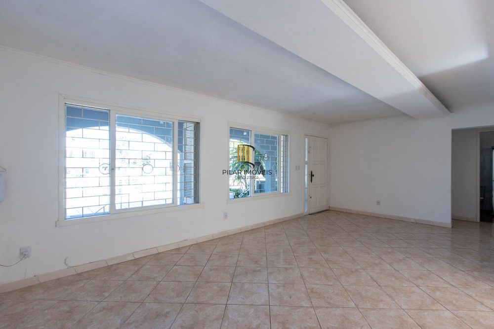 Casa 4 dormitórios no bairro Hípica