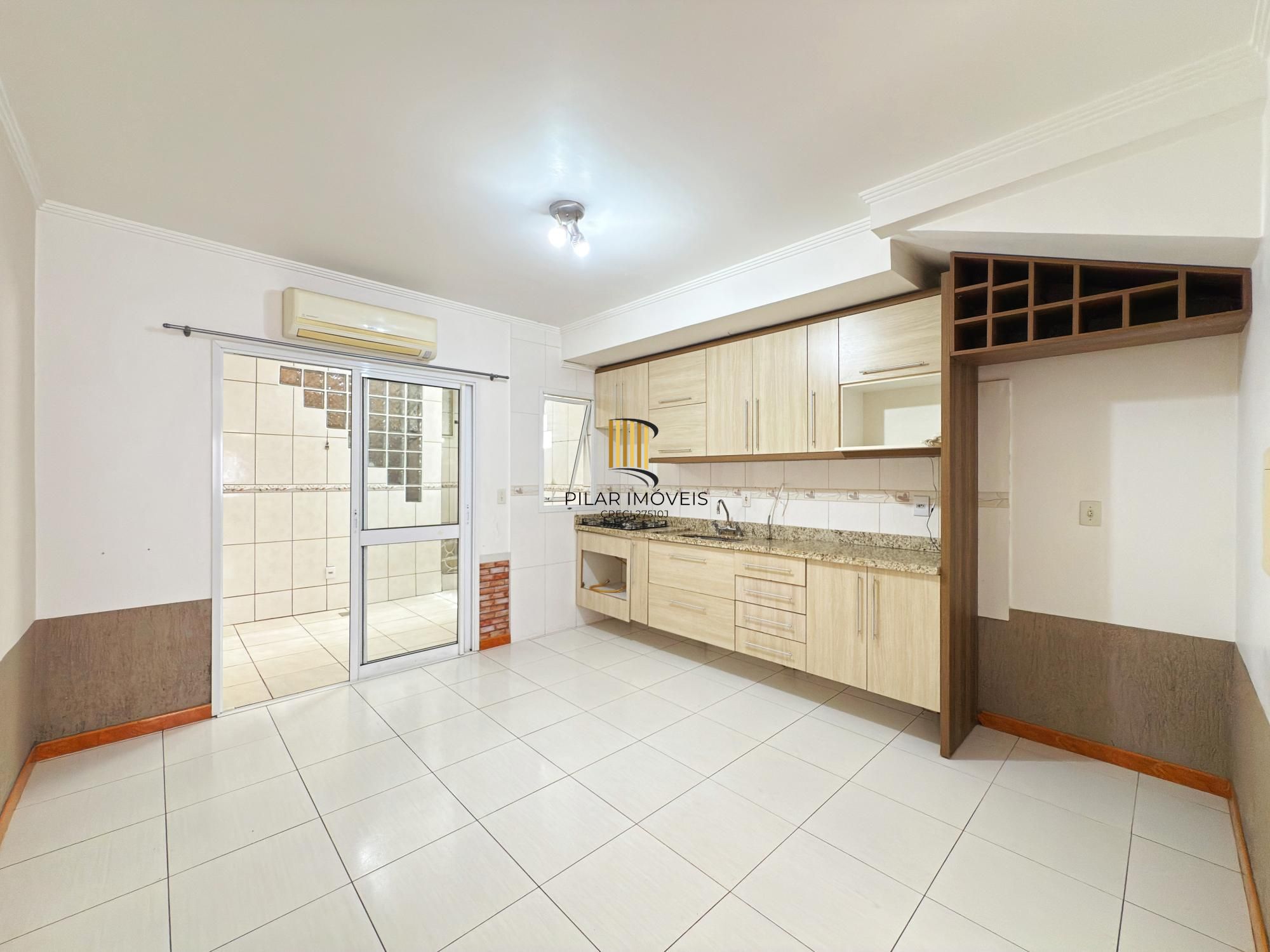 Casa Condominio em Porto Alegre, no bairro Aberta dos Morros, com 2 dormitório(s), e 2 banheiros, à venda.