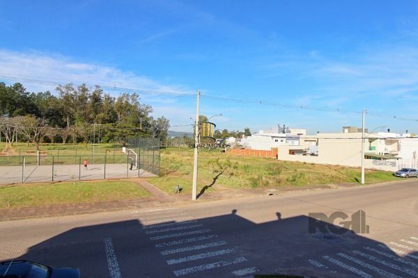 Casa em Porto Alegre, no bairro Hípica, com 3 dormitório(s), e 3 banheiros, à venda.