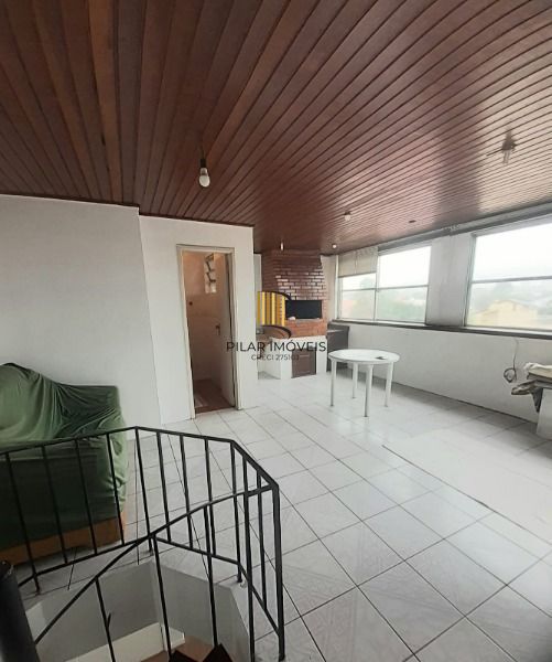 Cobertura em Porto Alegre, no bairro Cristal, com 3 dormitório(s), e 3 banheiros, à venda.