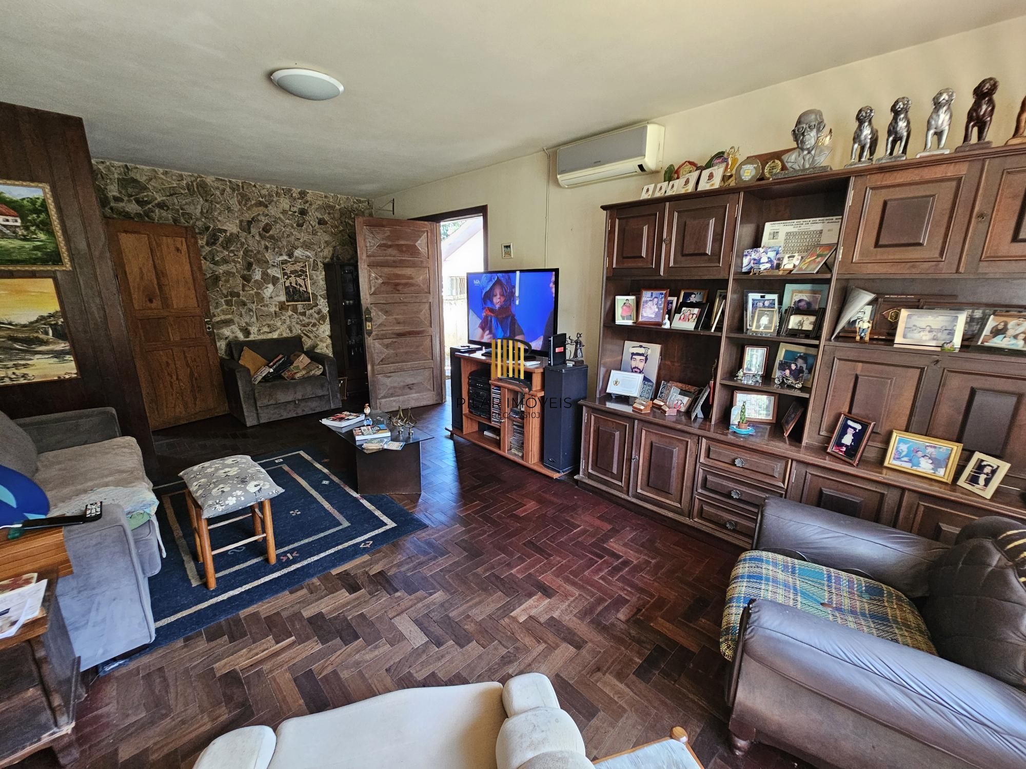 Casa térrea no coração do bairro Tristeza com terreno de 840,00m² excelente localização, ideal para construtoras.