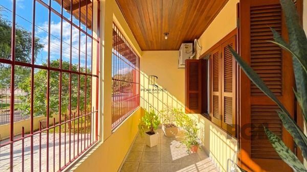 Casa 4 dormitórios no bairro Restinga