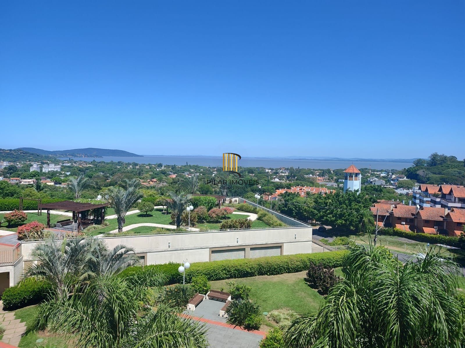 Excelente apto com 126 m² de área privativa 3 dormitórios sendo os 3 suítes  e duas vagas de garagens individuais