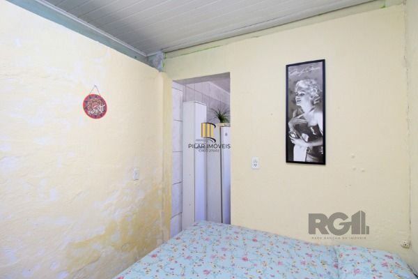 Casa em Porto Alegre, no bairro Jardim Itu, com 2 dormitório(s), e 2 banheiros, à venda.