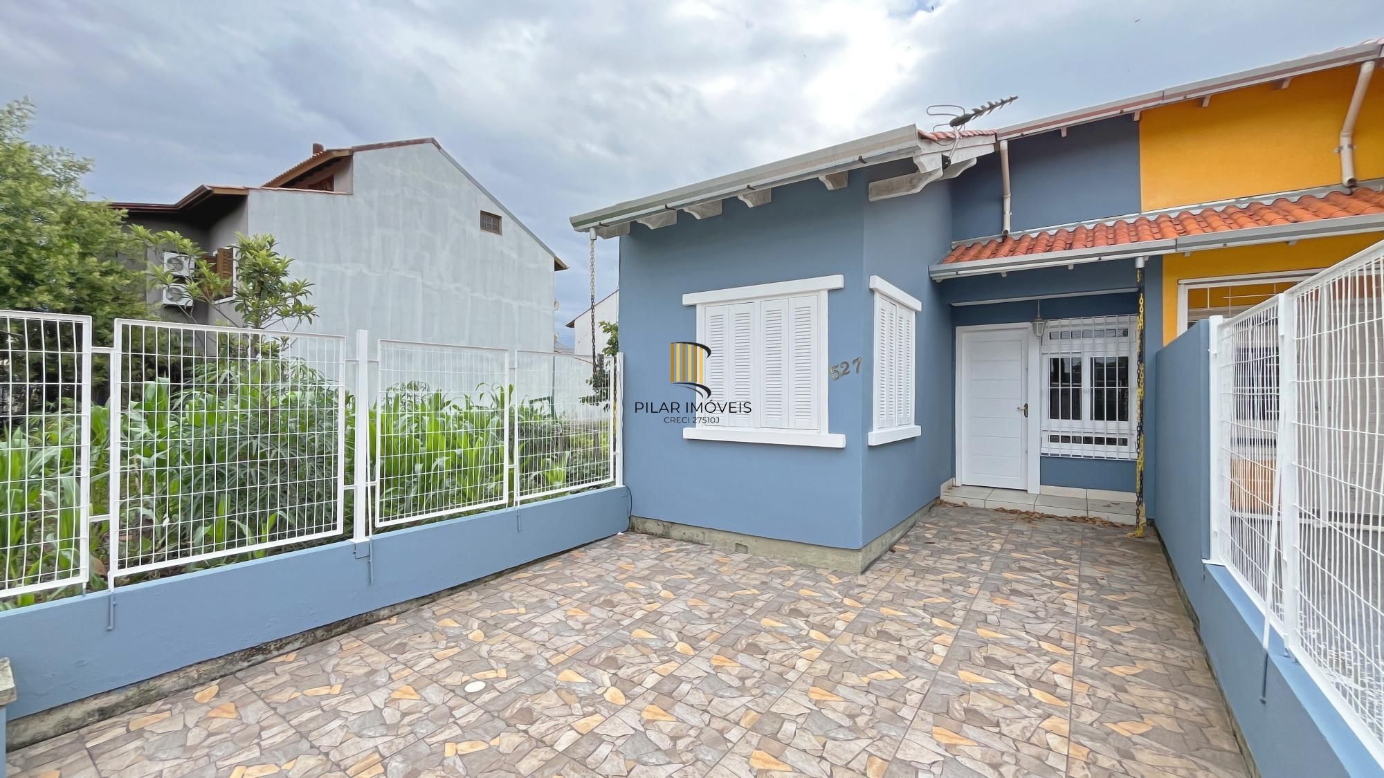 Casa em Porto Alegre, no bairro Hípica, com 2 dormitório(s), e 2 banheiros, à venda.