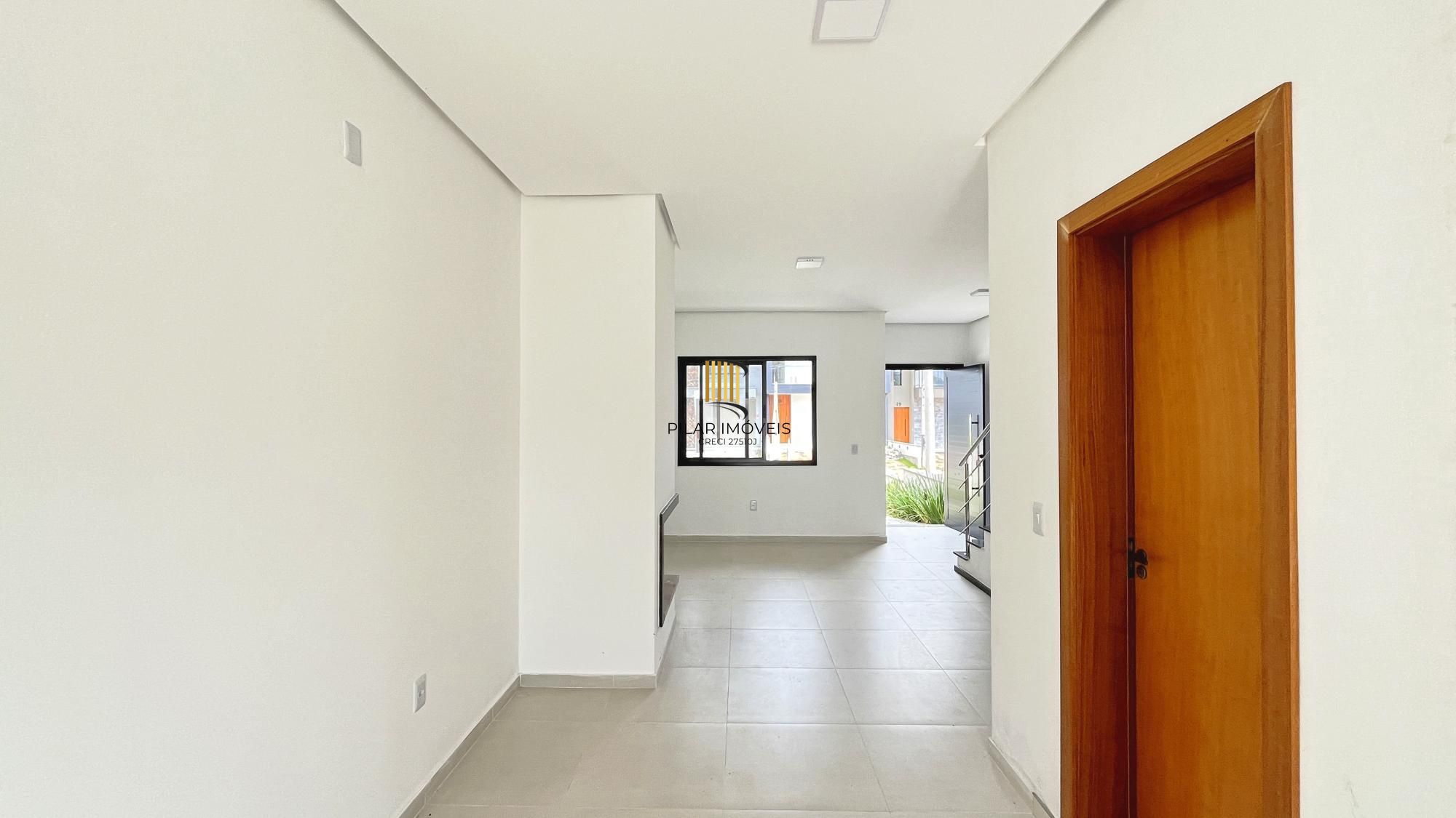 Casa em Porto Alegre, no bairro Hípica, com 3 dormitório(s), à venda.
