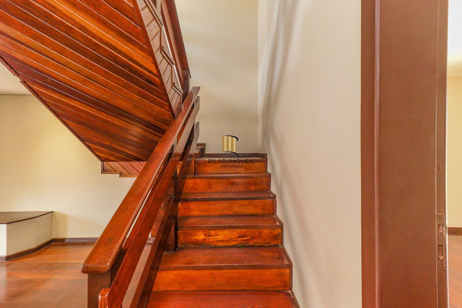 Excelente residência com 4 dormitórios