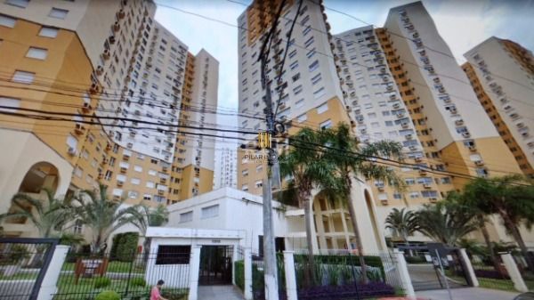 Apartamento em Porto Alegre, no bairro Santo Antônio, com 3 dormitório(s), e 3 banheiros, à venda.