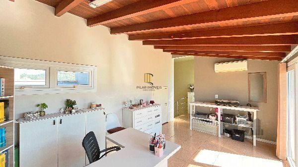 Casa em Porto Alegre, no bairro Hípica, com 3 dormitório(s), e 3 banheiros, à venda.