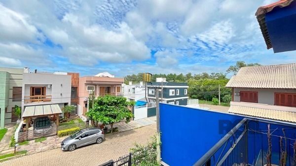 Casa em Porto Alegre, no bairro Hípica, com 3 dormitório(s), e 3 banheiros, à venda.
