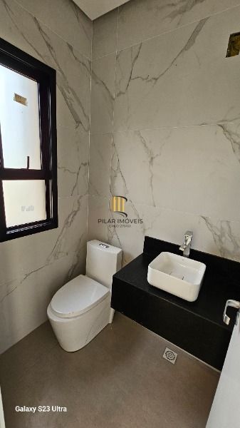 Casa em Porto Alegre, no bairro Hípica, com 3 dormitório(s), e 3 banheiros, à venda.