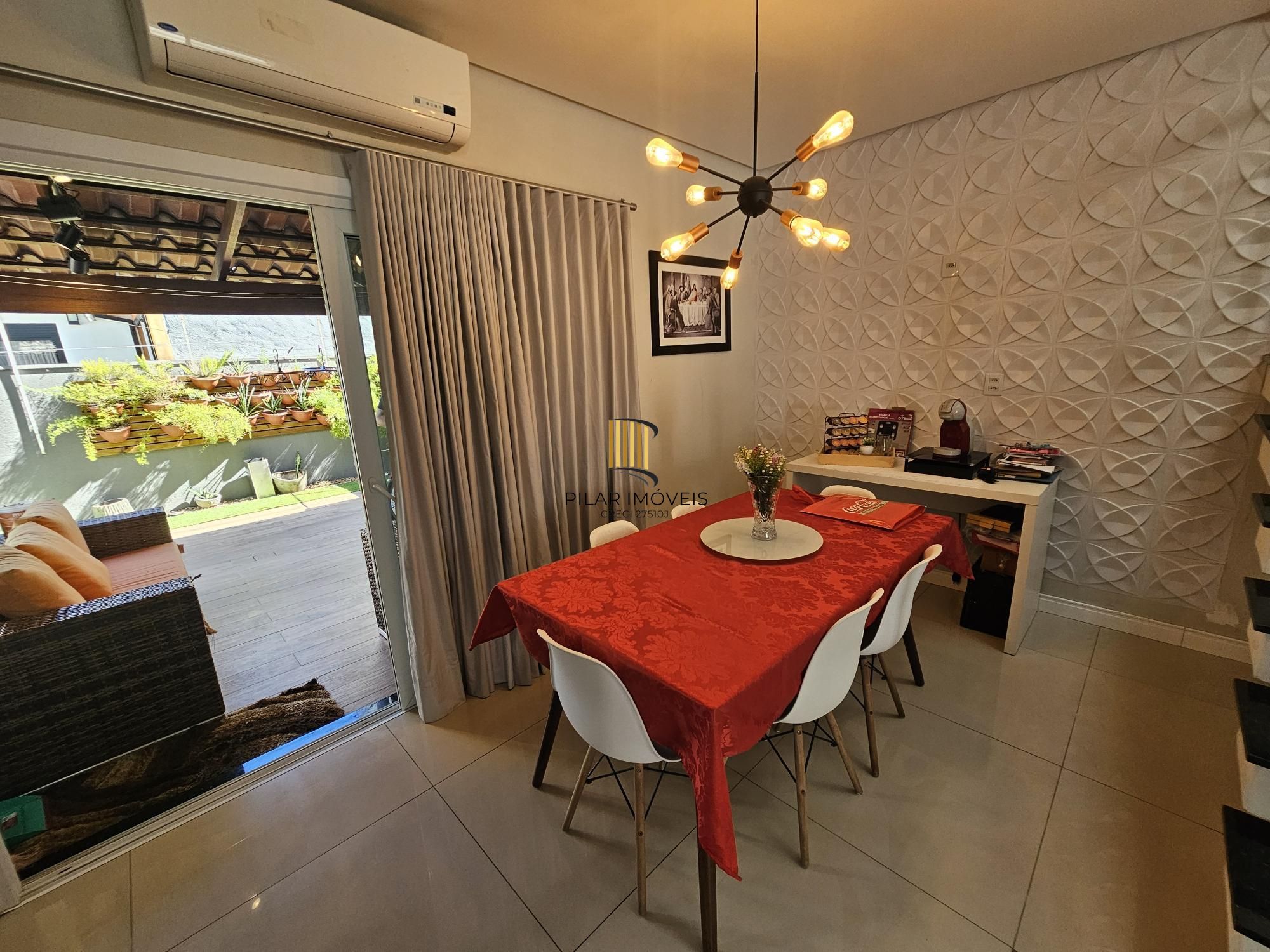 Casa de Condomínio 3 dormitórios no bairro Hípica