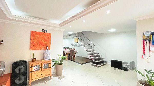 Casa em Porto Alegre, no bairro Hípica, com 3 dormitório(s), e 3 banheiros, à venda.