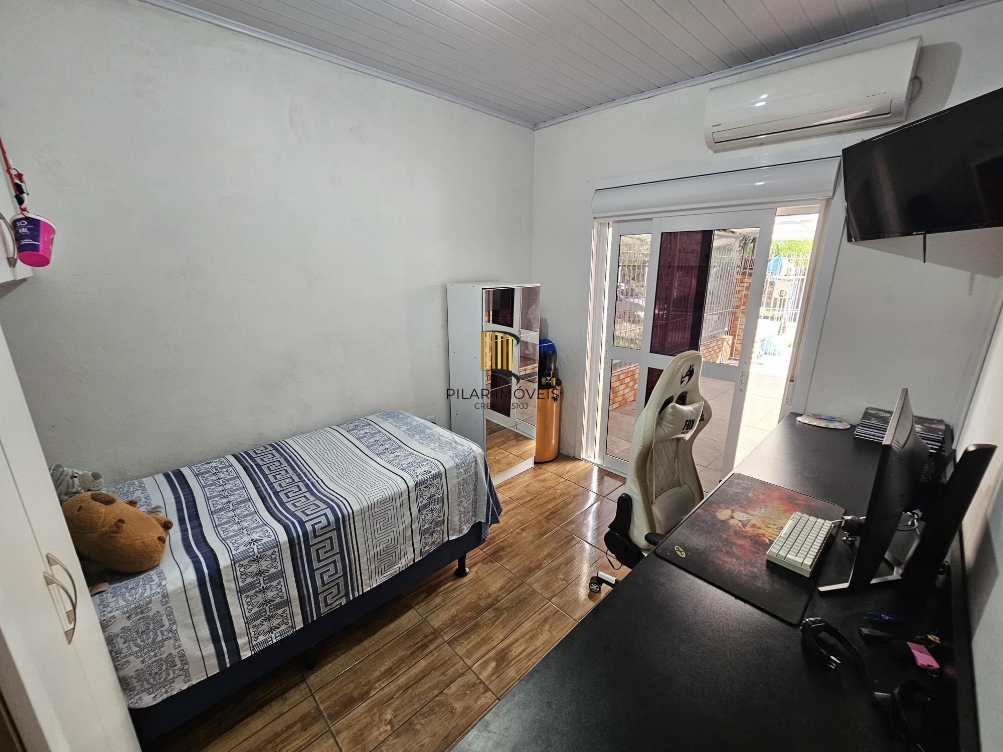 Casa com piscina e salão de festas na Rua Capitão Pedroso bairro Restinga zona sul de Porto Alegre !