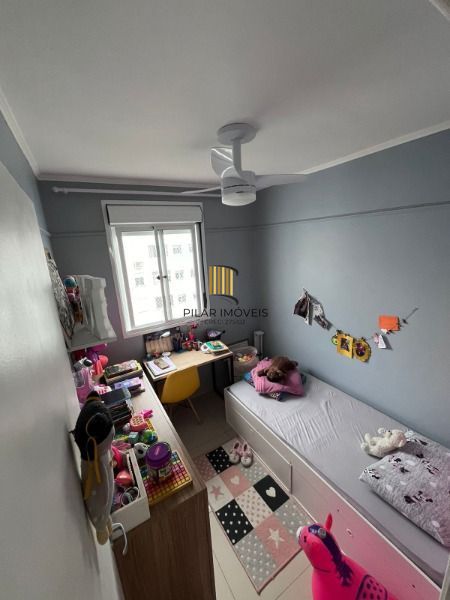 Apartamento em Porto Alegre, no bairro Cristal, com 2 dormitório(s), e 2 banheiros, à venda.