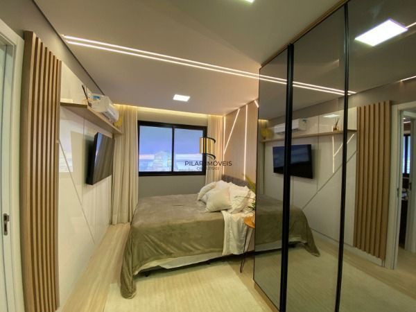 Apartamento em Porto Alegre, no bairro Cristal, com 2 dormitório(s), e 2 banheiros, à venda.