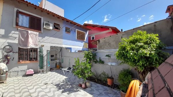 Casa para Venda - 73m², 2 dormitórios, 1 vaga - Hípica