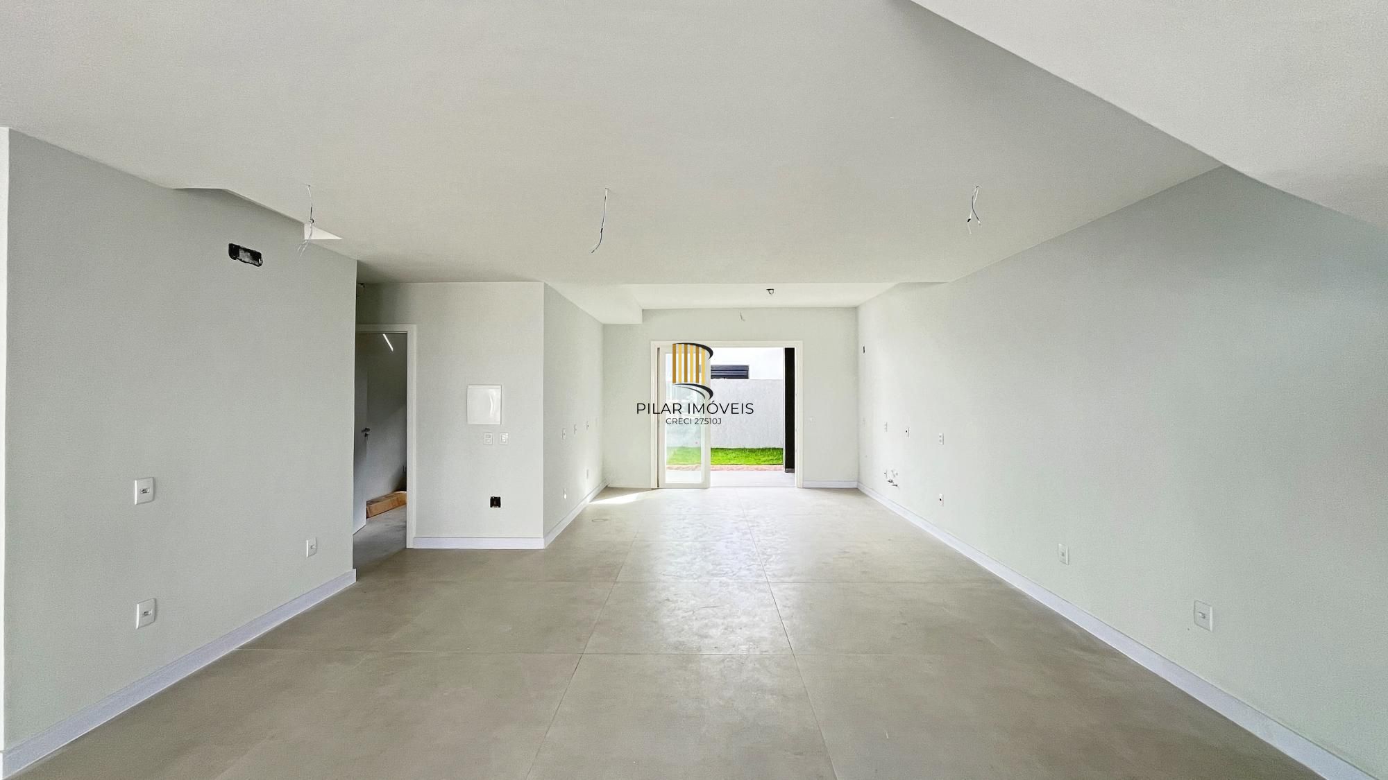 Casa 4 dormitórios( 1 dorm térreo) no Condomínio Villa Amalfi, na zona sul de Porto Alegre.