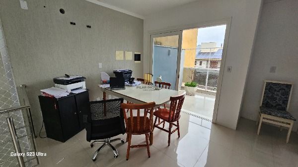 Casa em Porto Alegre, no bairro Hípica, com 3 dormitório(s), e 3 banheiros, à venda.