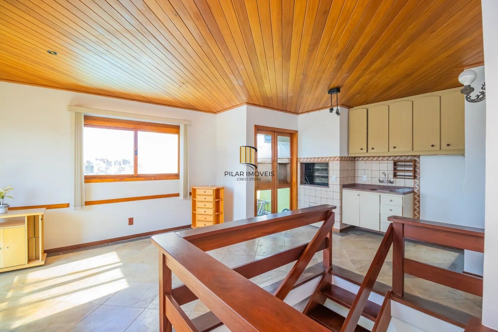 Belíssima cobertura duplex, com 262m2, 3 dormitórios e 2 vagas de garagem.