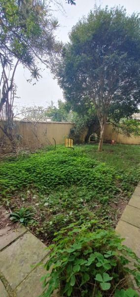 Casa em Porto Alegre, no bairro Cavalhada, com 3 dormitório(s), e 3 banheiros, à venda.