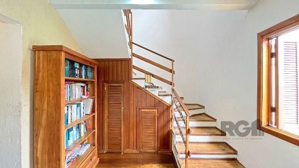 Casa em Porto Alegre, no bairro Aberta dos Morros, com 3 dormitório(s), à venda.