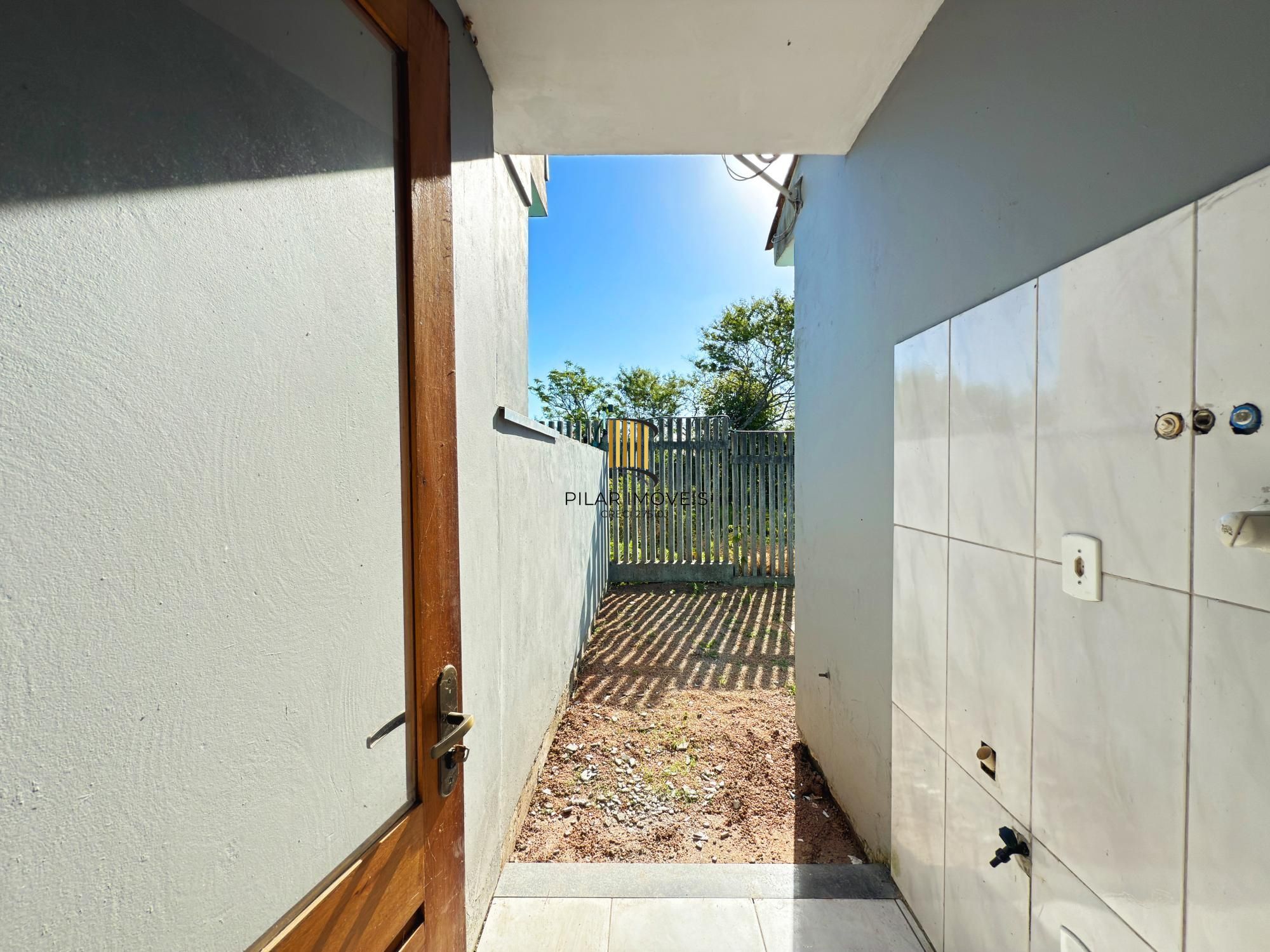 Casa Condominio em Porto Alegre, no bairro Ponta Grossa, com 2 dormitório(s), e 2 banheiros, à venda.