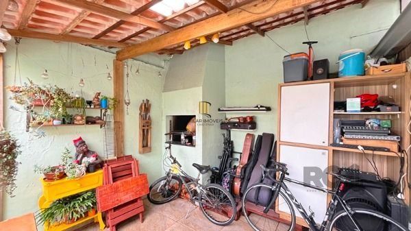 Casa em Porto Alegre, no bairro Cavalhada, com 2 dormitório(s), e 2 banheiros, à venda.