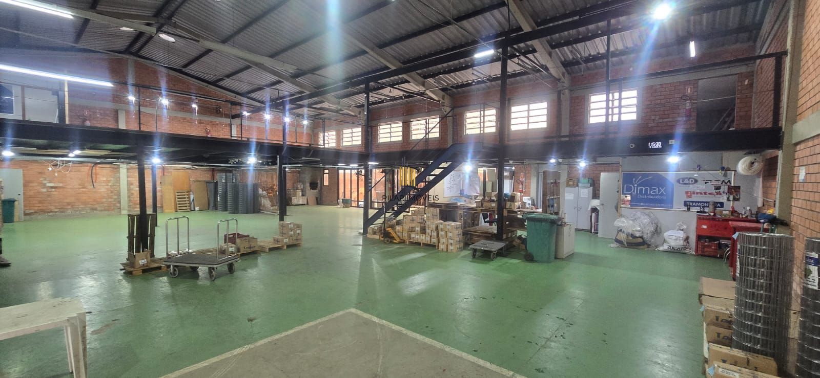 Pavilhão Comercial à Venda
