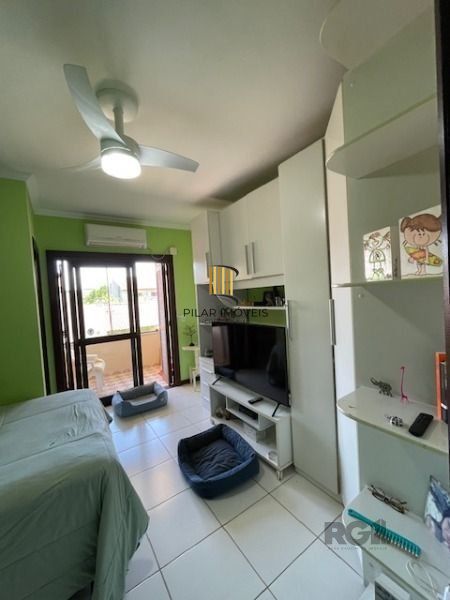 Casa em Porto Alegre, no bairro Hípica, com 3 dormitório(s), e 3 banheiros, à venda.