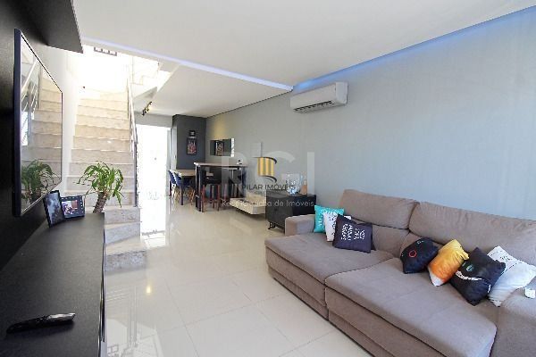 Casa em Porto Alegre, no bairro Hípica, com 2 dormitório(s), à venda.