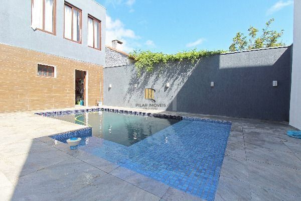 Casa para Venda - 400m², 4 dormitórios, sendo 2 suites, 4 vagas - Guarujá