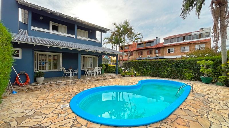 Casa de esquina com 285m², 3 dormitórios, sendo 1 suites, 4 vagas - amplo pátio com piscina,  Residencial Bahamas - Pilar Imóveis