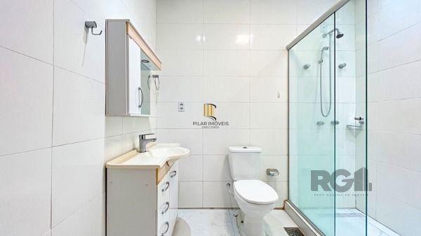 Casa em Porto Alegre, no bairro Restinga, com 2 dormitório(s), e 2 banheiros, à venda.