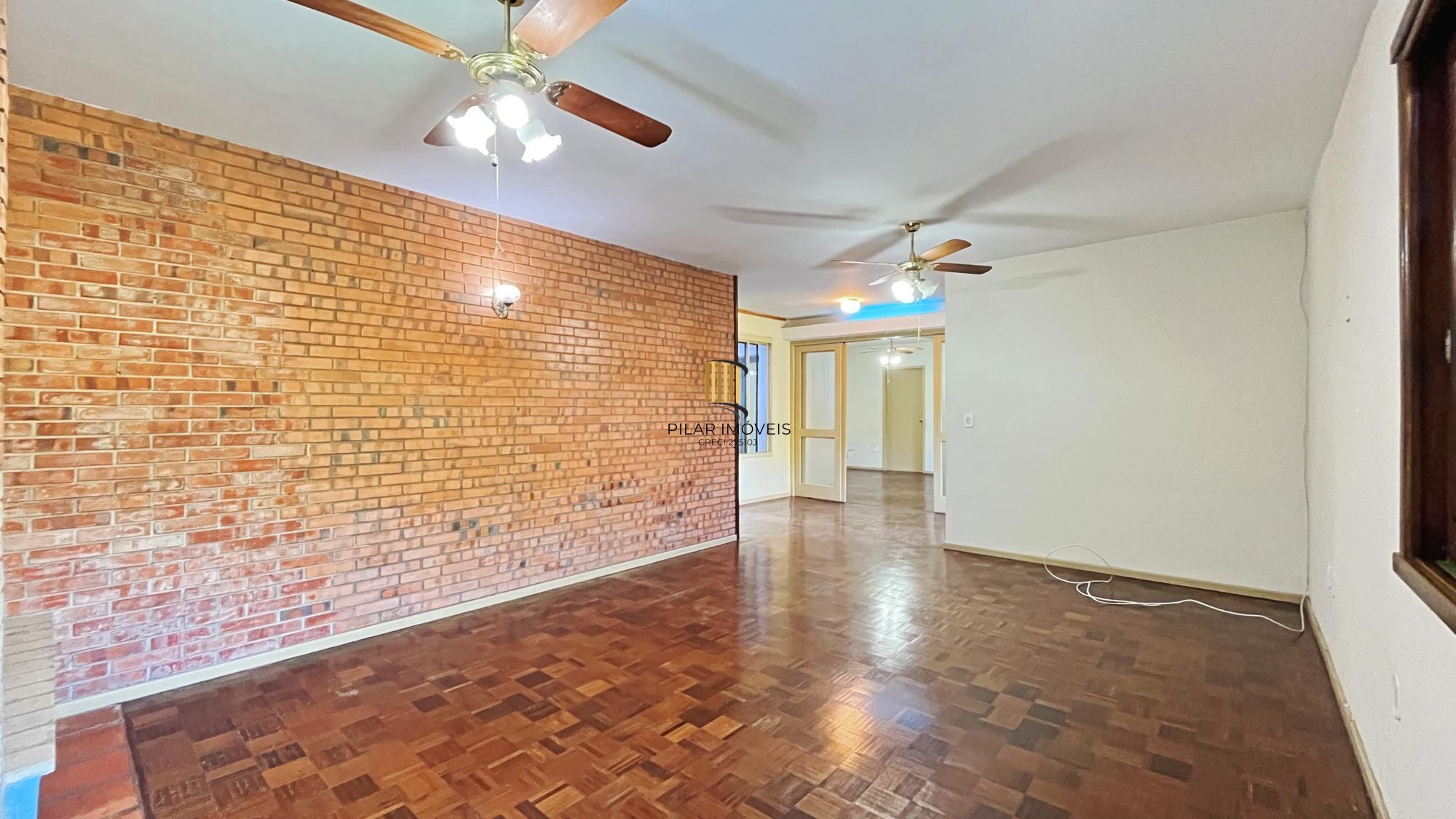 Casa 4 dormitórios no bairro Glória