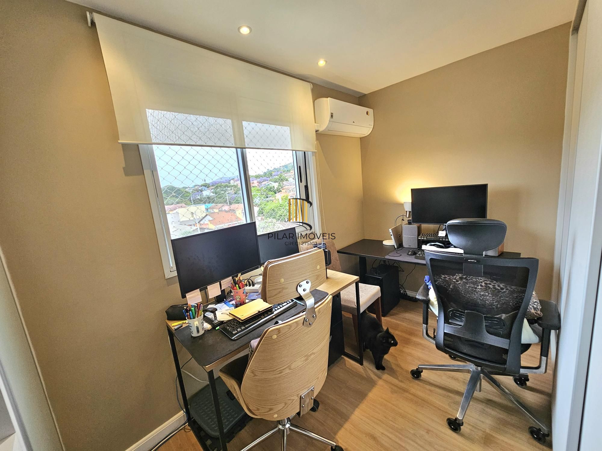 Lindo apartamento 2 dorm com suite e churrasqueira no bairro Cristal!