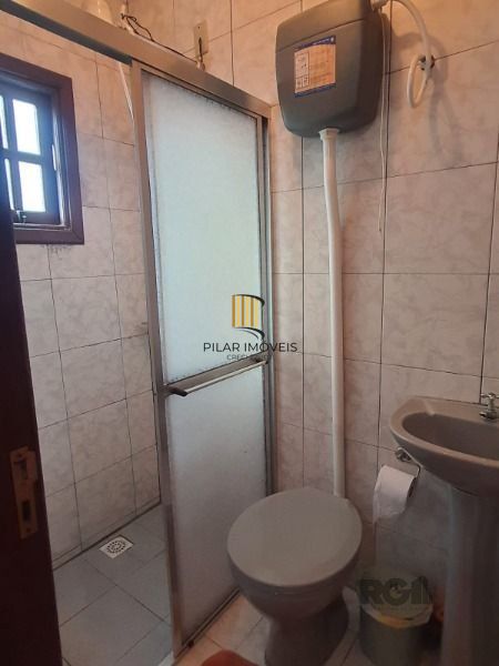 Casa em Porto Alegre, no bairro Vila Nova, com 4 dormitório(s), e 4 banheiros, à venda.