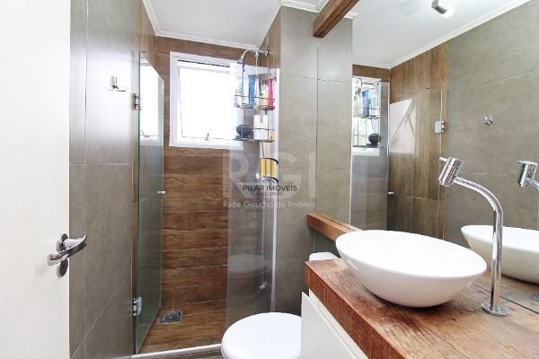 Apartamento em Porto Alegre, no bairro Cavalhada, com 2 dormitório(s), e 2 banheiros, à venda.