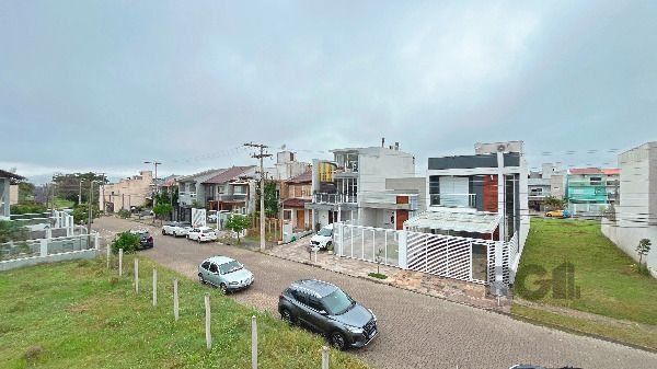 Casa em Porto Alegre, no bairro Hípica, com 3 dormitório(s), e 3 banheiros, à venda.