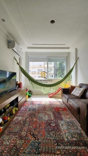 Apartamento em Porto Alegre, no bairro Vila Assunção, com 2 dormitório(s), e 2 banheiros, à venda.