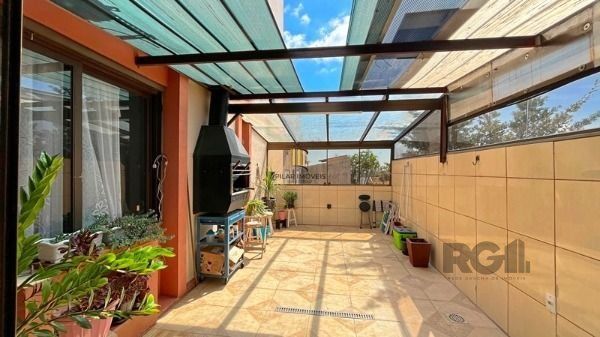 Apartamento em Porto Alegre, no bairro Medianeira, com 3 dormitório(s), e 3 banheiros, à venda.