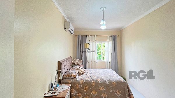 Casa em Porto Alegre, no bairro Hípica, com 2 dormitório(s), e 2 banheiros, à venda.
