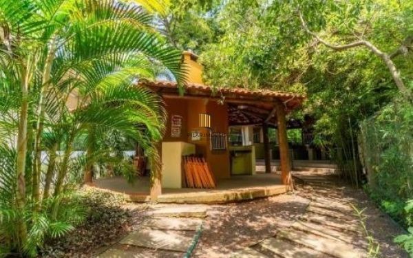 Apartamento em Porto Alegre, no bairro Santo Antônio, com 3 dormitório(s), e 3 banheiros, à venda.