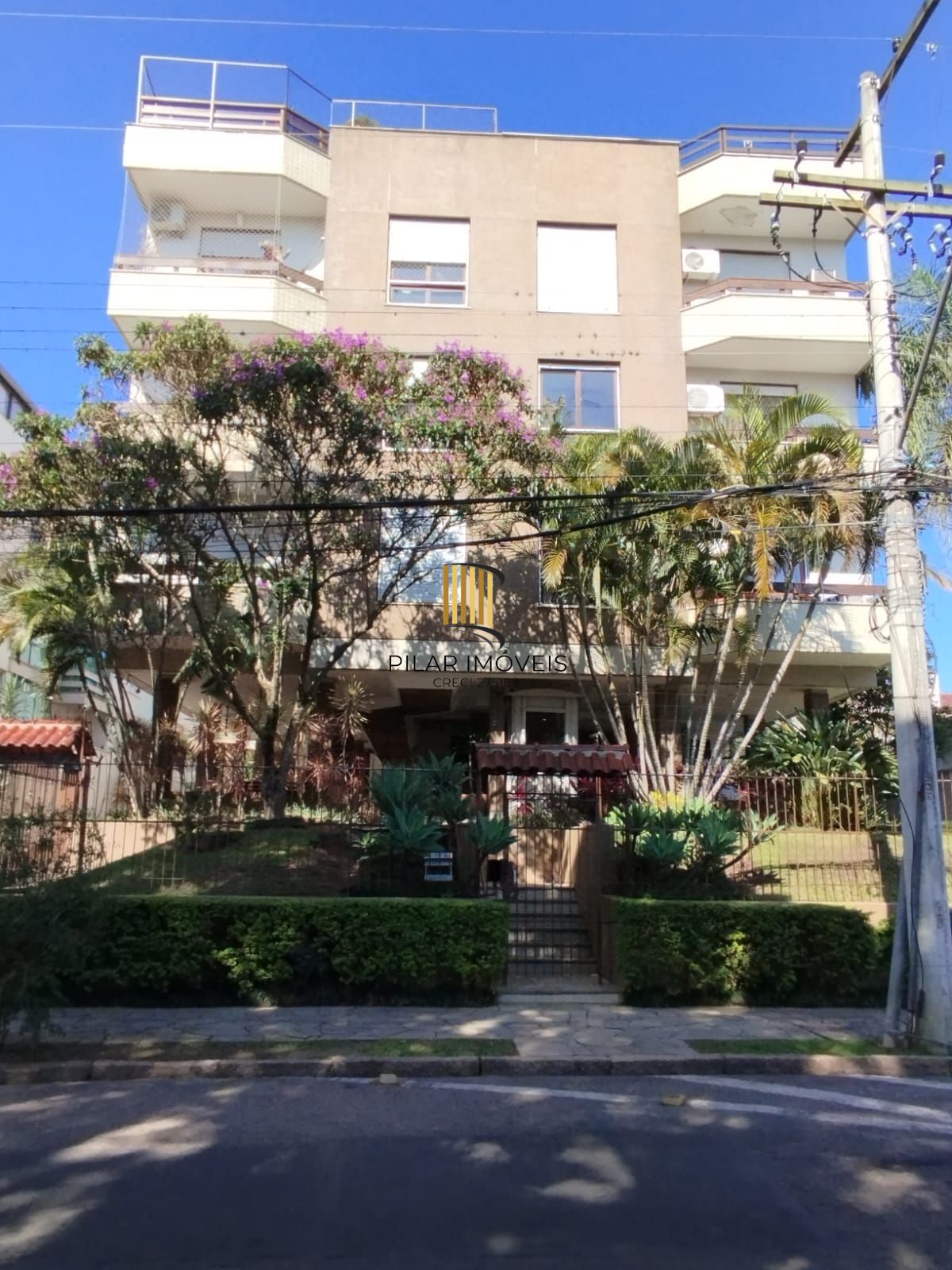 Linda cobertura no bairro Tristeza para venda.