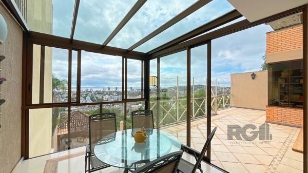 Casa 3 dormitórios no bairro Nonoai