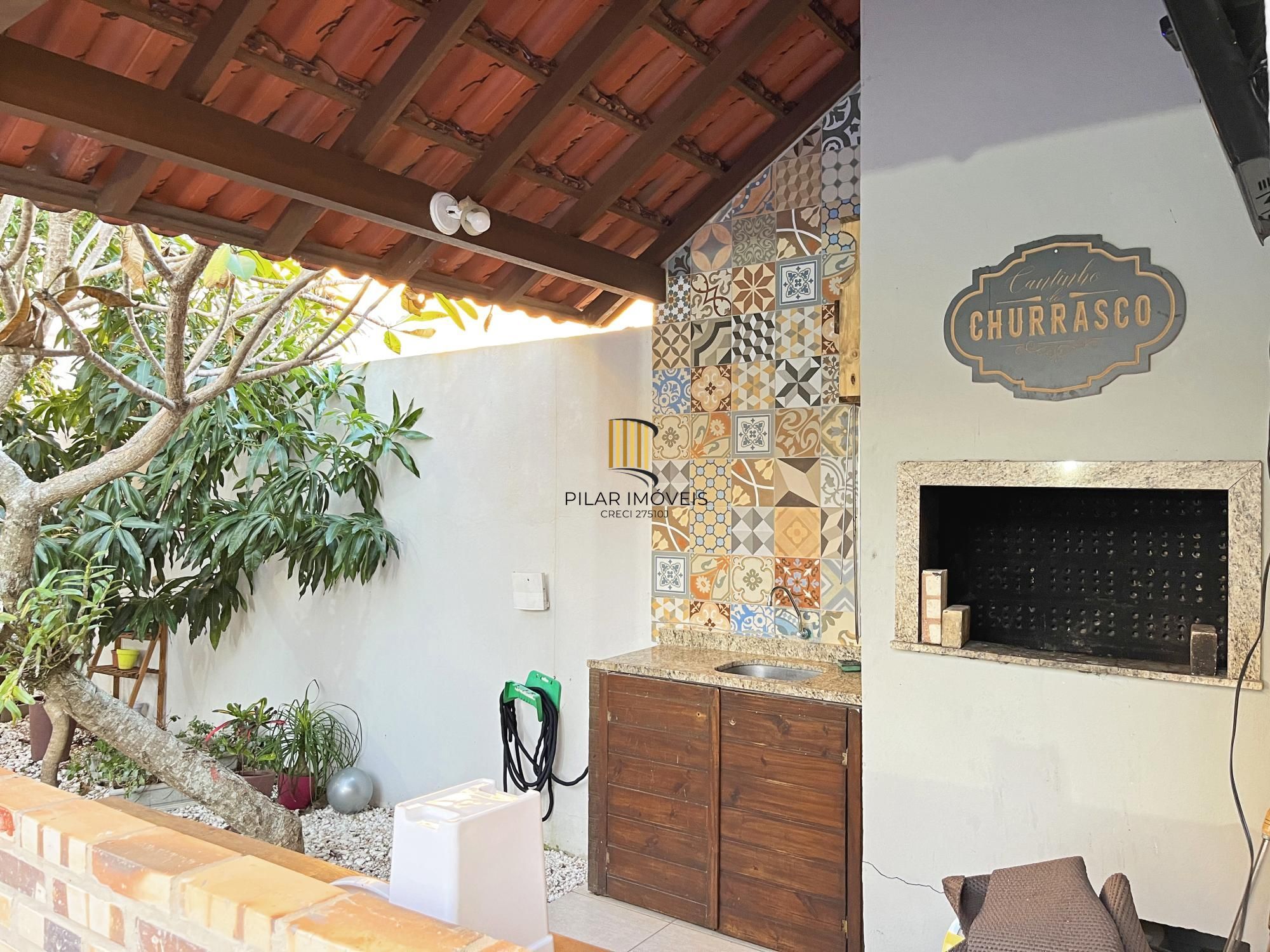 Casa para Venda - 270m², 3 dormitórios, sendo 1 suites, 2 vagas - Guarujá