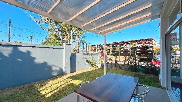 Casa Condominio em Porto Alegre, no bairro Hípica, com 3 dormitório(s), e 3 banheiros, à venda.