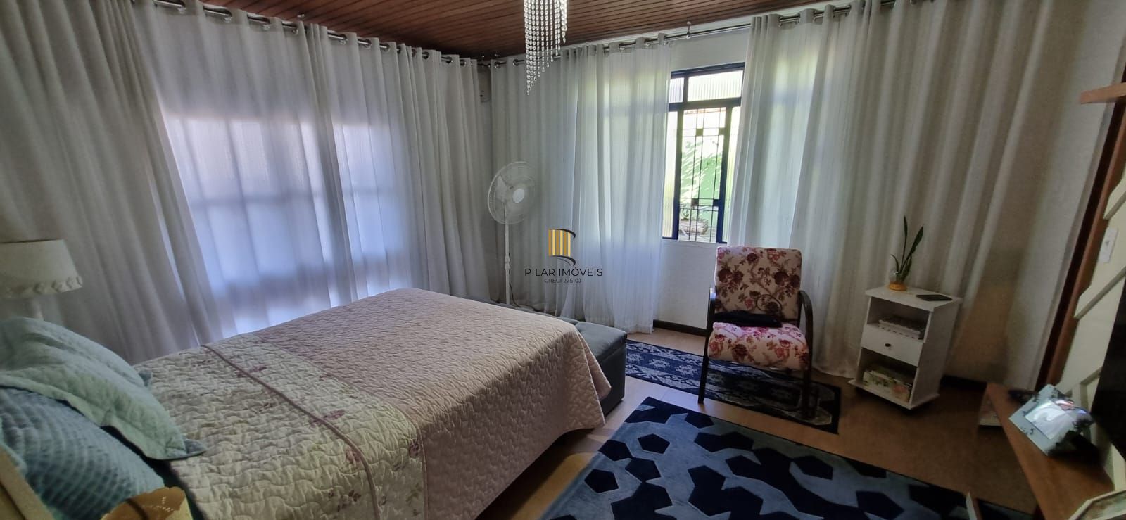 Casa com pavilhão