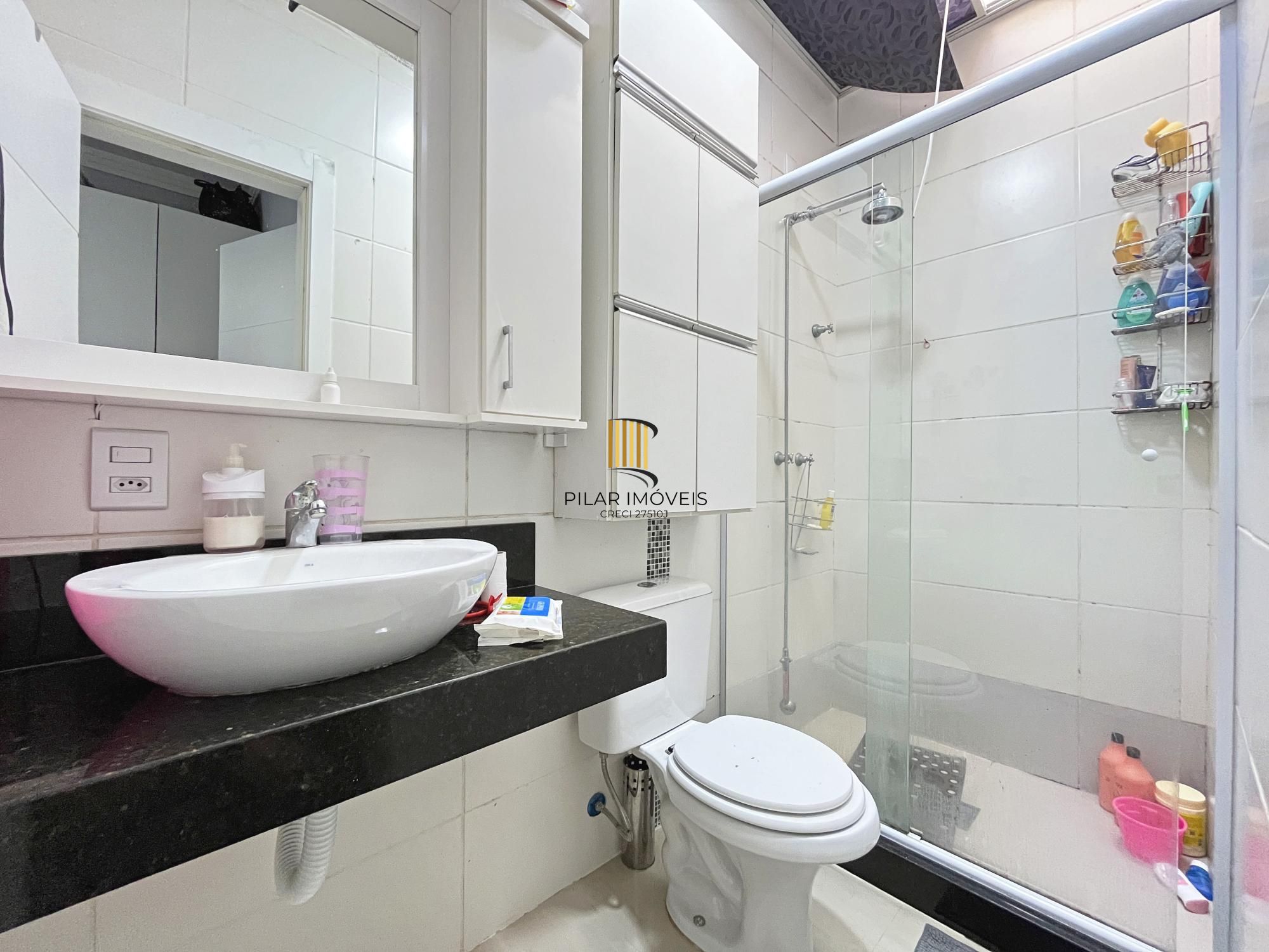 Casa 2 dormitórios no bairro Hípica