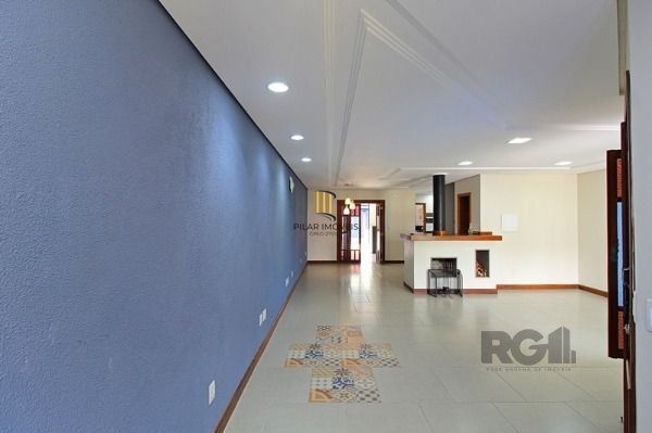 Casa em Porto Alegre, no bairro Hípica, com 3 dormitório(s), e 3 banheiros, à venda.